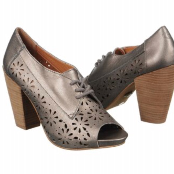 Lucky Brand Peony Metallic Oxford Perforated Heel